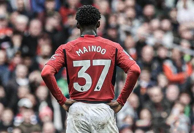 曼联中场补强，找兼容适配B费、梅努