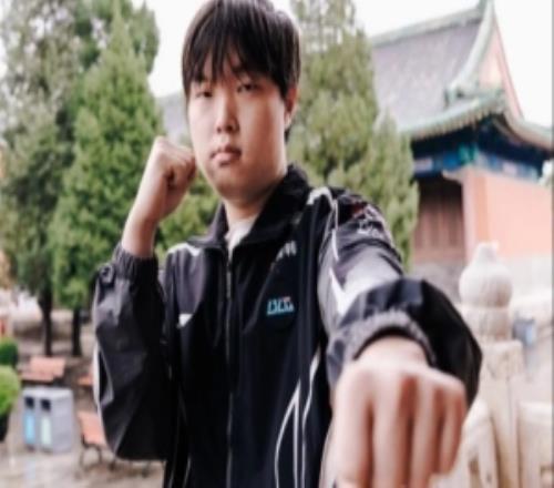 LOL官方转发Bin言论：T1，复仇才是我们的天命