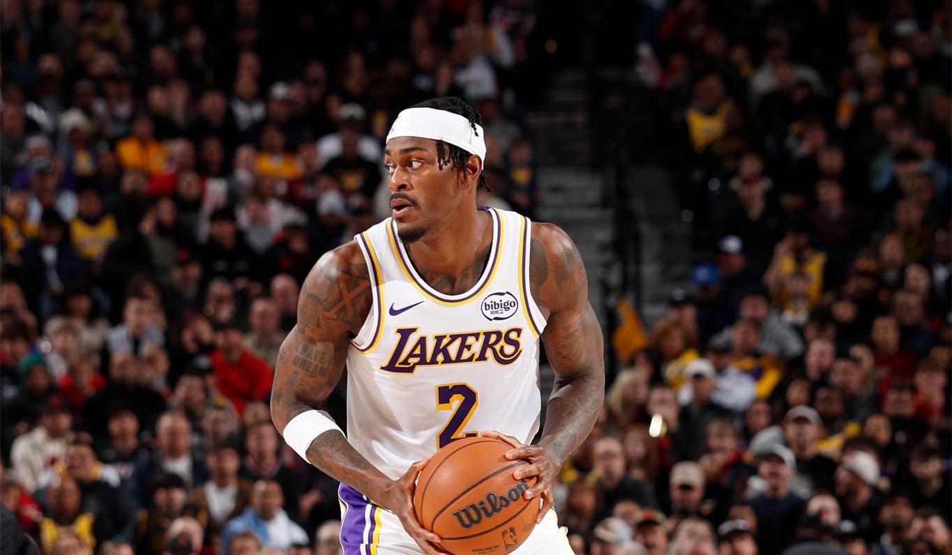 在场赢25分！湖人26岁防守工兵闪耀砍9板2断2帽，雷迪克重用他