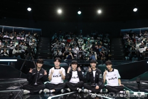 DK晒见面会活动照：请大家多多期待2026年的DplusKia