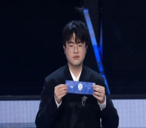 韩国队内战！韩解说看淘汰赛抽签带上痛苦面具：直接开始哀嚎