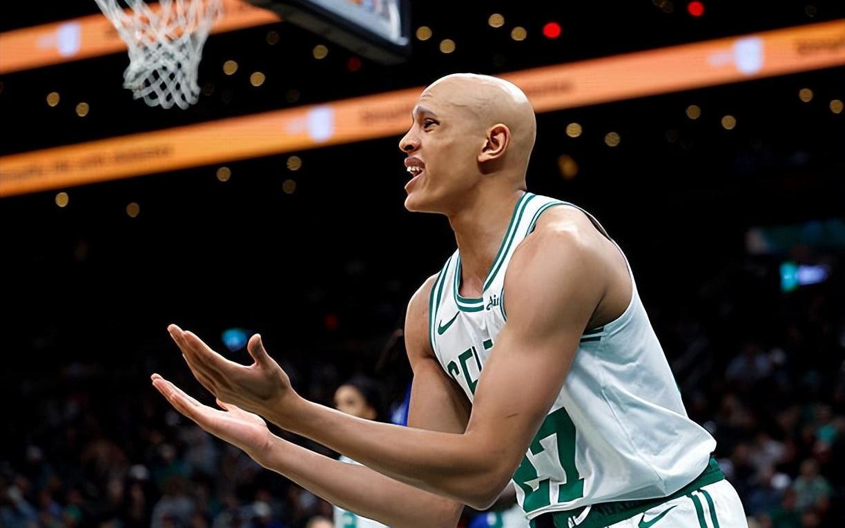 攻防两端都完爆了快船，凯尔特人锋线新星的进步真是相当明显