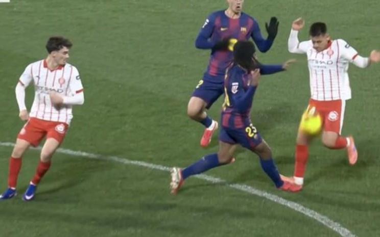 西甲裁判技术委员会：孔德被踩事件VA