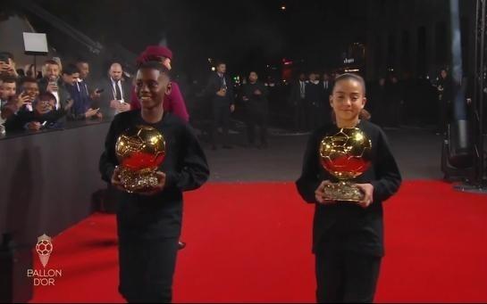 谁能获奖男女足金球奖抵达现场