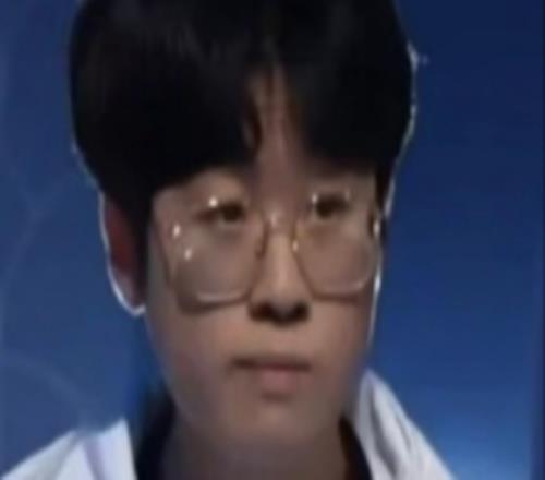 韩网爆料：明天官宣Zeus续约两年！