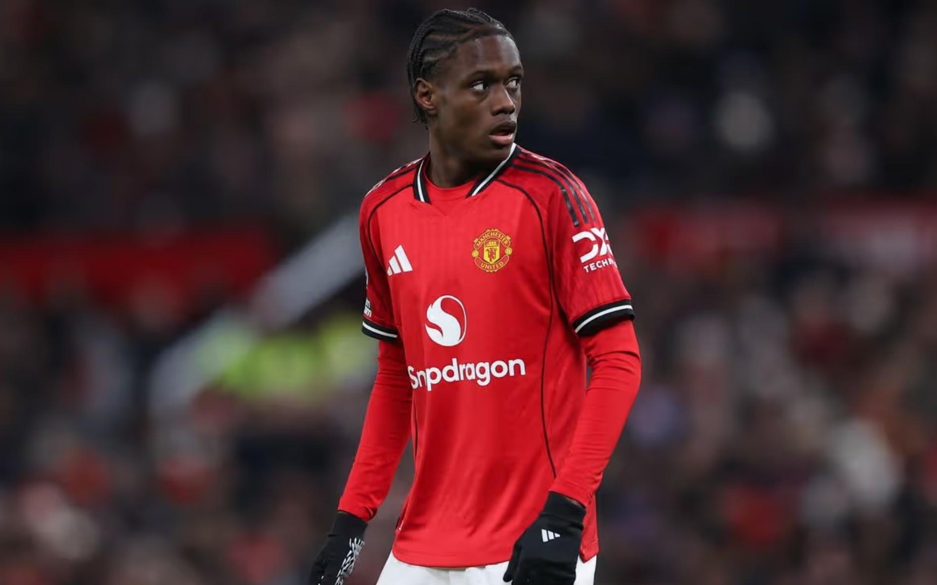 曼晚：曼联18岁小将曼塔托脚踝受伤，赛