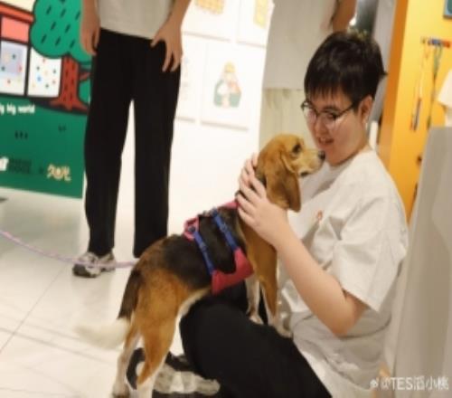 TES晒基地宠物:让让都让让!比格大王驾到