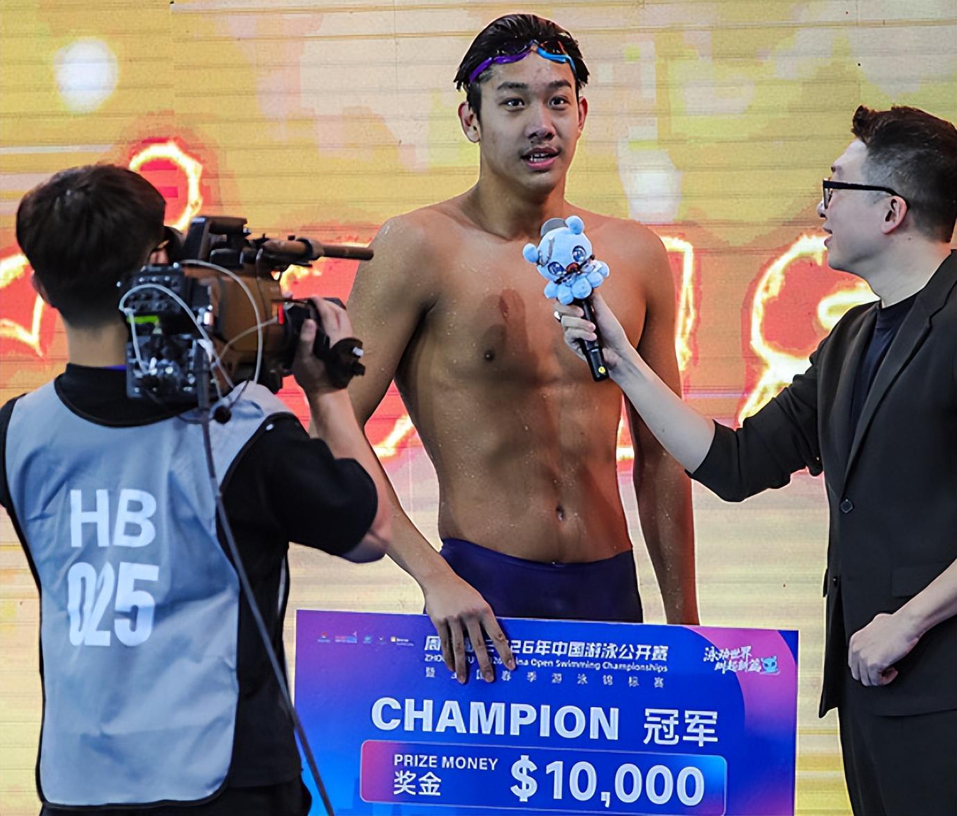 夺三金+刷爆纪录！中国游泳18岁1米98新星崛起：力挫奥运冠军