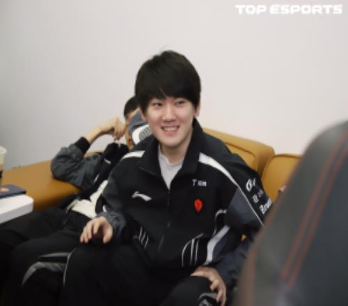 JackeyLove赛后更博：兄弟们打的好下把继续加油！