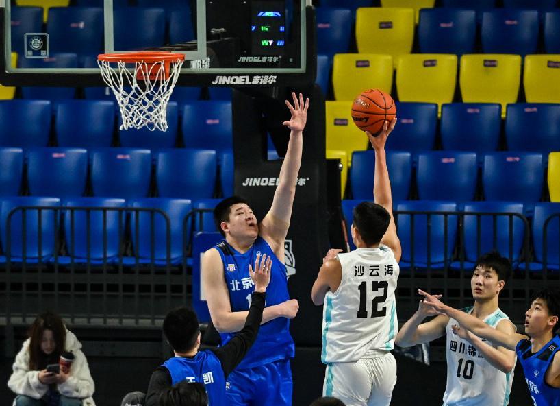 篮板第1+盖帽第1！中国男篮17岁2米13新星崛起：新韩德君轰33+16