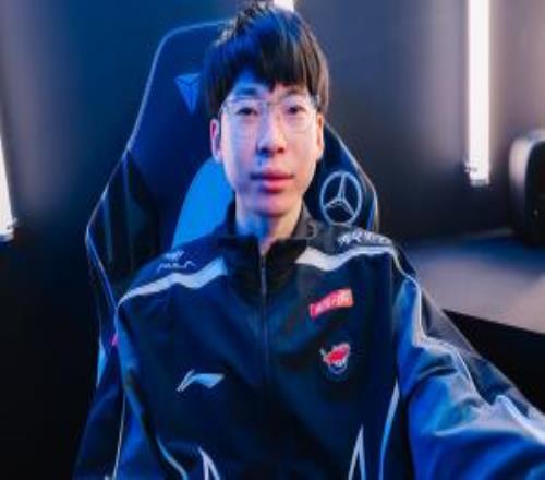 AL.Hope个人社媒遭网友爆破：怒喷Hope发挥太烂！让他光速退役！