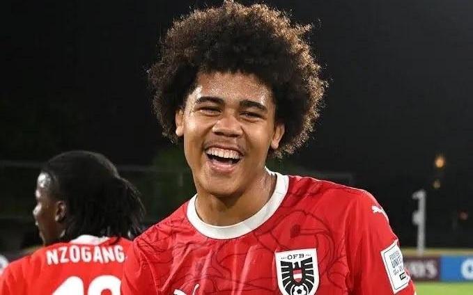 天空：利物浦即将签下17岁中卫恩杜克