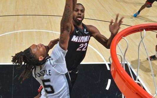 卡斯尔：大家对我的无球防守评价不高我正在努力改进这方面