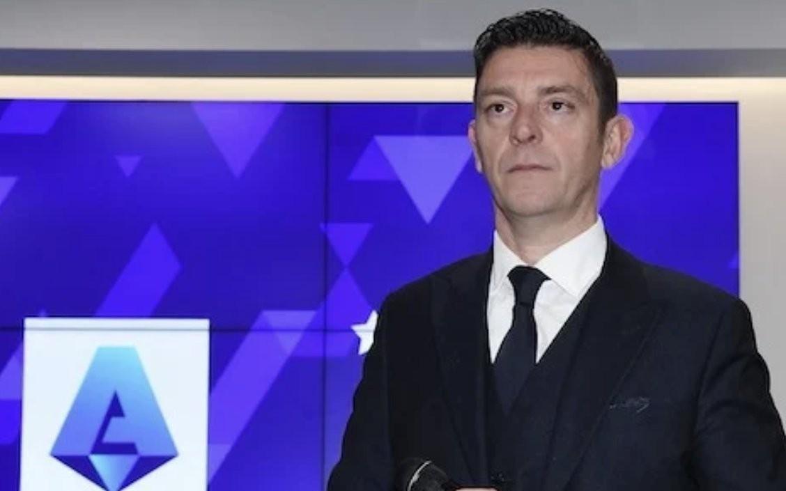 囧叔向裁判施压后染红，罗基：容忍这种