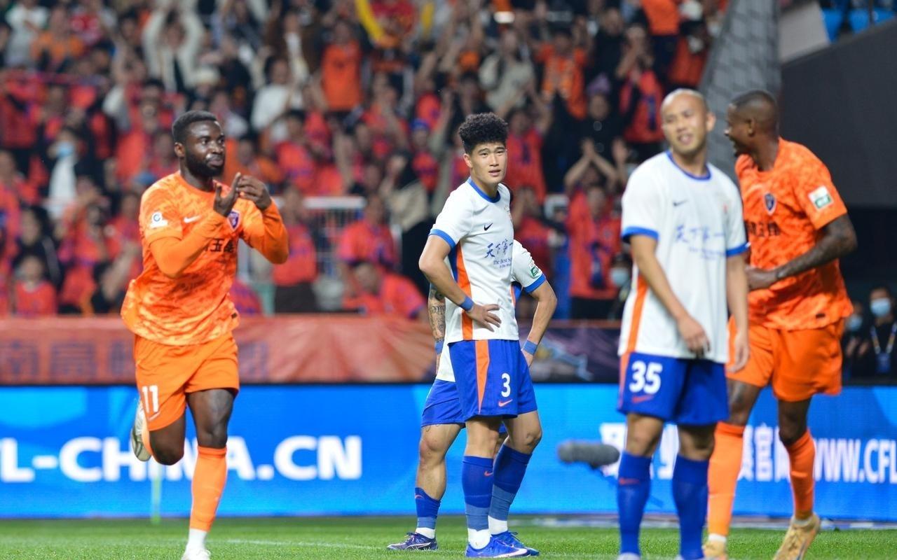 30到04，双冠王经历从天堂到地狱，球迷