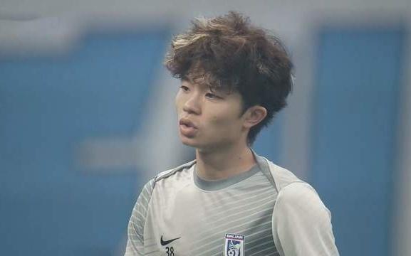 李金羽盯上亚泰新星辽宁引援加快进程大连留吕焯毅比补强重要