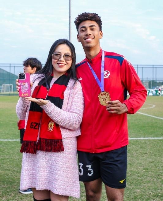 17岁恒大混血中卫加盟中超新军！曾率