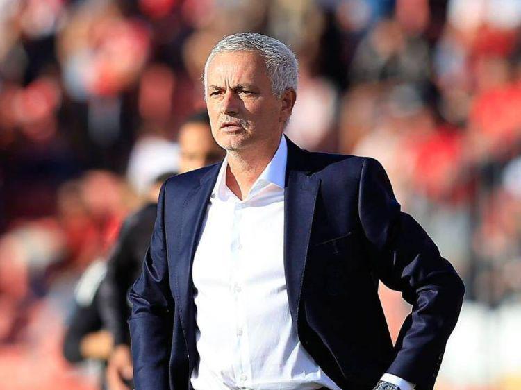 本菲卡30晋级4强，穆里尼奥又赢了！冲击三冠王是正道，欧冠再见