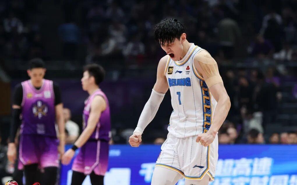 曾凡博续约回归北京首钢篮球俱乐部