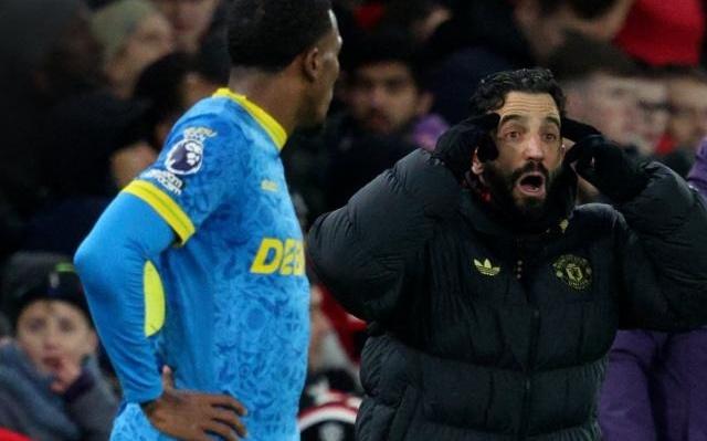 【英超】齐尔克泽破荒又送礼，曼联尬