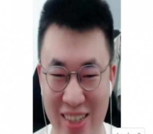 好纯真的笑容韩网网友分享Xiaohu可以用作手机背景的图片