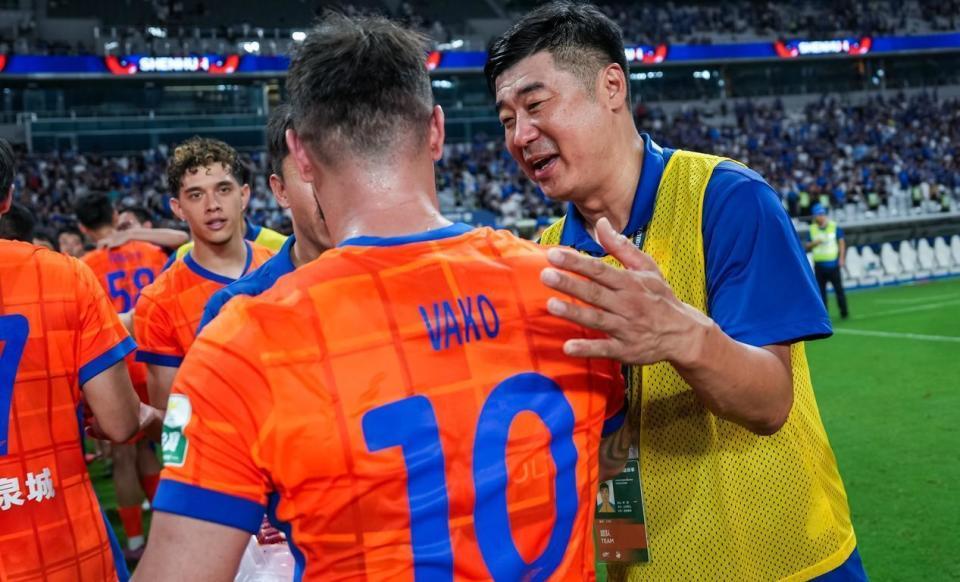 强强对话11球2助！卡扎荣膺中超最佳