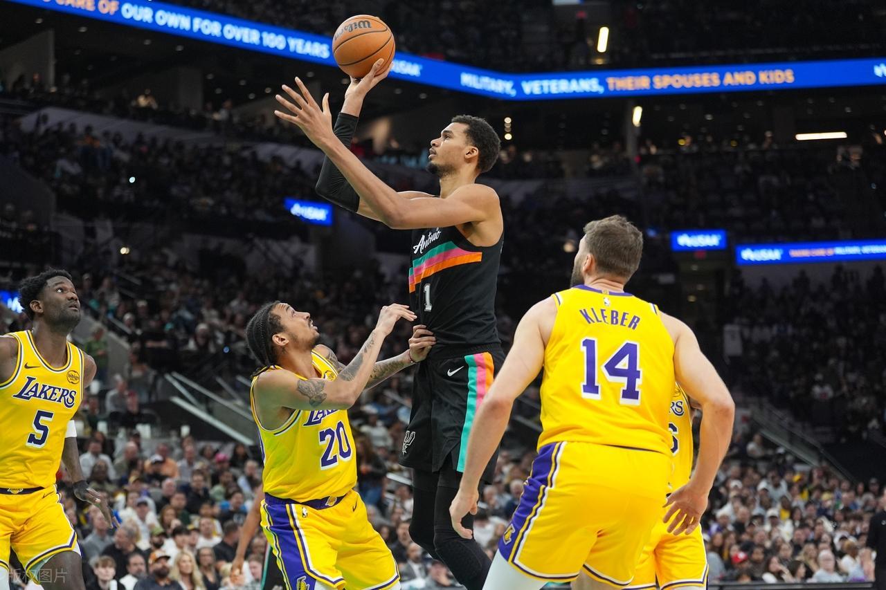 湖人惨败马刺，东契奇空砍38+10+10！一战看清5个现实：3人该交易