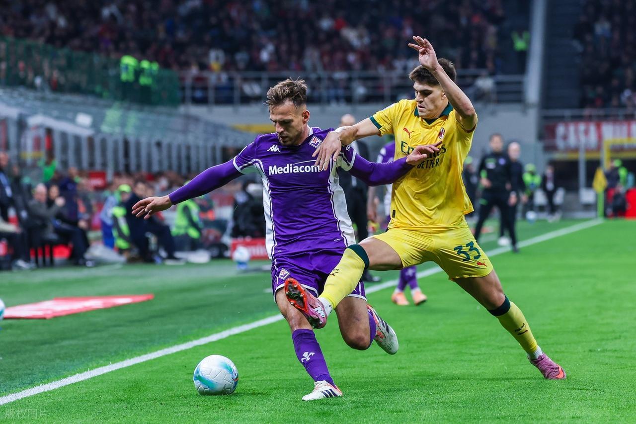 意甲:比萨实力有限,AC米兰继续扩大积分优势AC米兰VS比萨