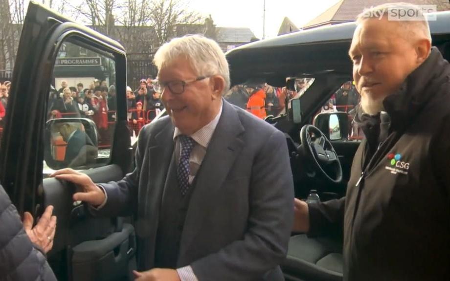 熟悉的身影，弗格森抵达老特拉福德准