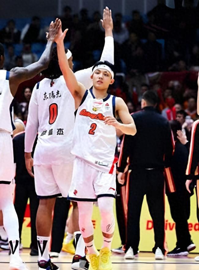 CBA再掀武林风：邬廷加钩撩连环腿，张宁四两拨千斤后还有绝技