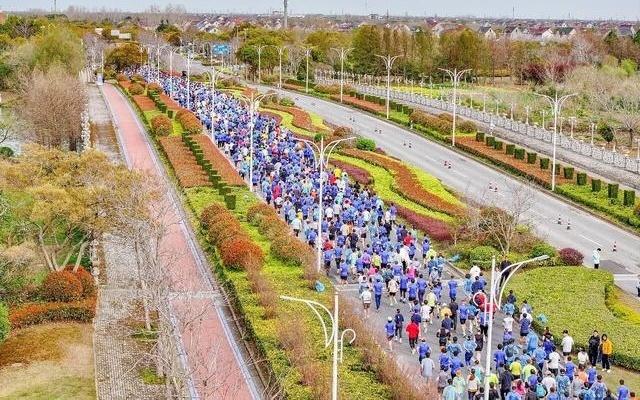 2026上海长江半马周日鸣枪开跑参赛选手凭“赛事票根”可解锁专属福利