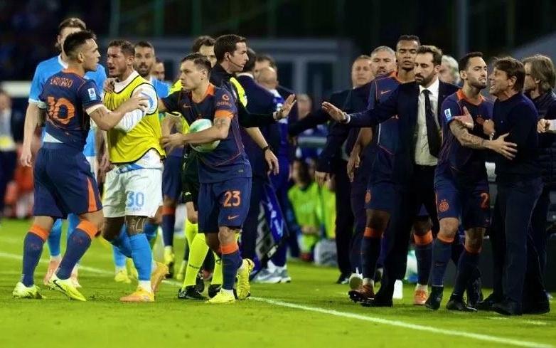 师徒反目那不勒斯vs国米期间,孔蒂与劳塔罗爆发言语冲突