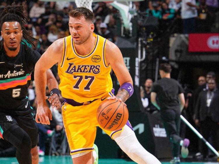 完败！东契奇38+16犯两错，文班16+14榜眼拉胯，勇士旧将全队第二