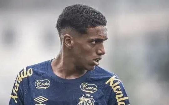 即将加盟热刺，索萨告别母队桑托斯：我昂首离开，心怀感激