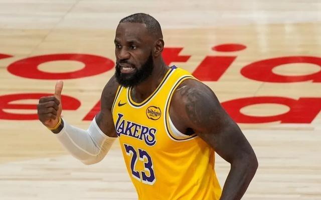 詹姆斯亲手终结了纪录，用最完美的方