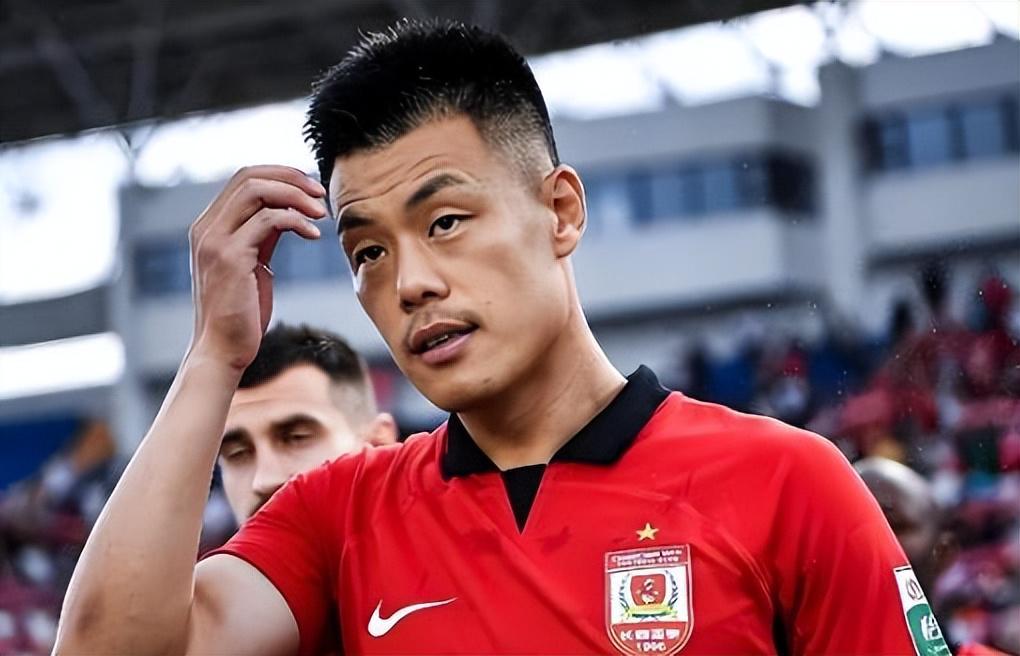 亚泰跟谭龙齐名的本土中锋离队，将直