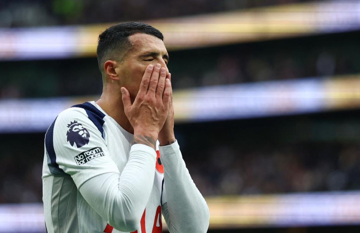 曼联新王诞生：4场轰入4球，超级后卫绝