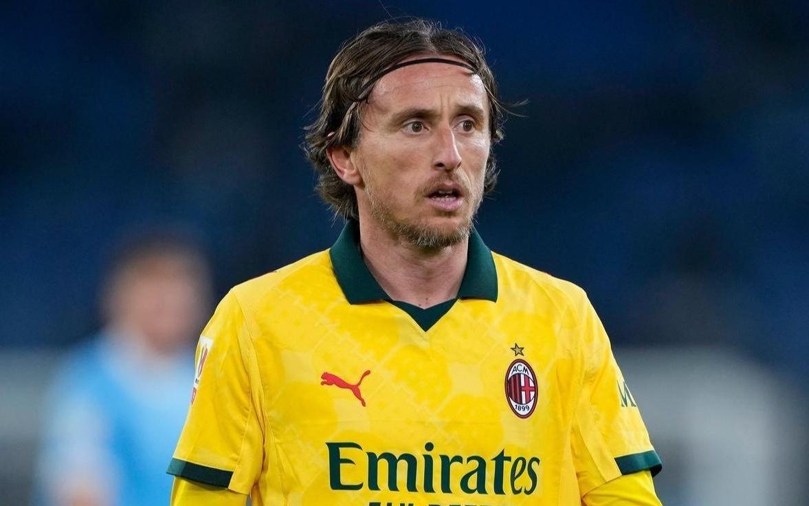 杯赛折戟，防线警报为米兰争冠路敲响