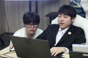 救救iG吧TheShy！Soboro冒充职业选手对线被爆团战莫名阵亡成战犯