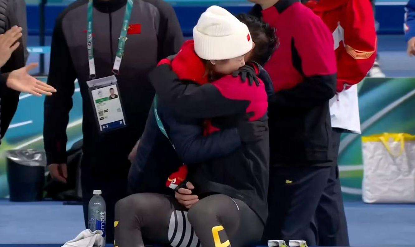 泪目！宁忠岩夺冠背后，59岁女教练创神迹：率中国队5届冬奥夺9金