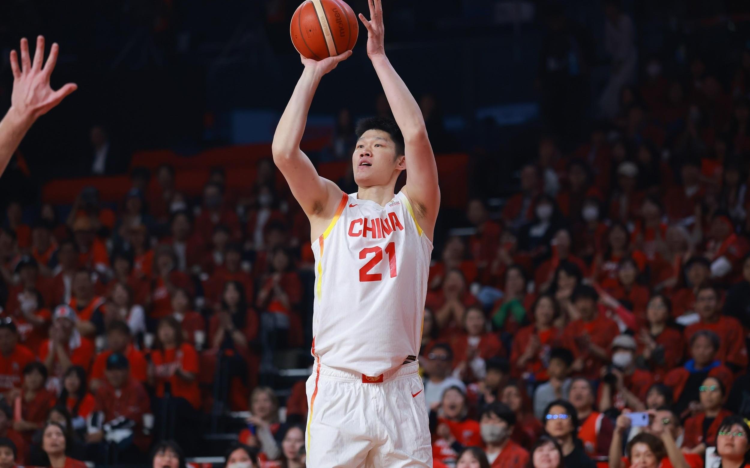 胡金秋：最爱玩金铲铲，第一份工资和队