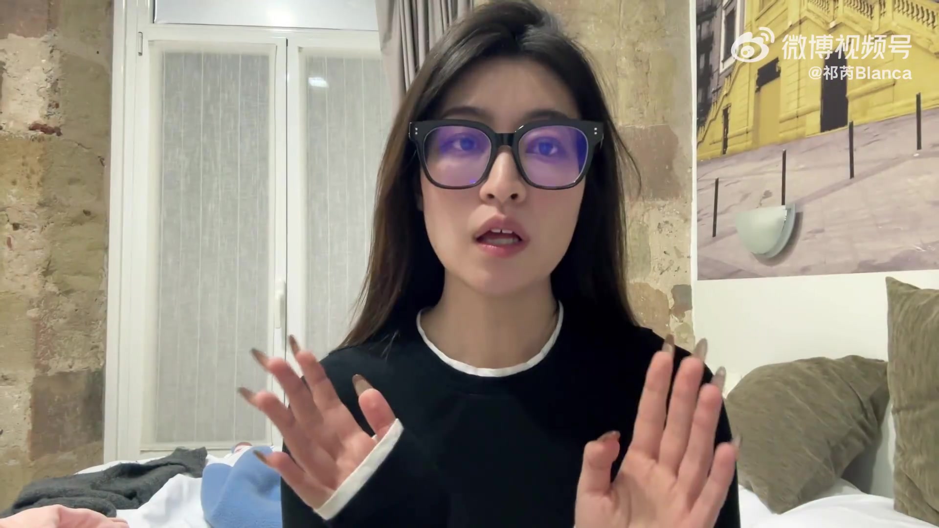 知名博主在皇家社会主场遭种族歧视被骂中国XX，手机被对方打掉