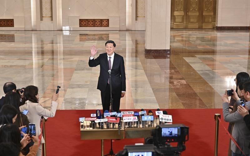 “尔滨”冰雪季火到438名儿童走丢代表委员为体育经济献策