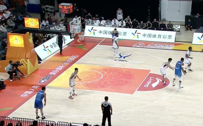 CBA俱乐部杯高诗岩回归，山东男篮99：95击败首钢