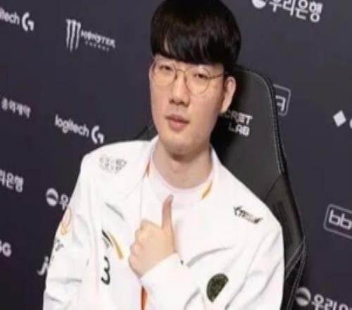 Rita看HLE02落后：zeus状态看到了苦苦支撑的一个炸弹人