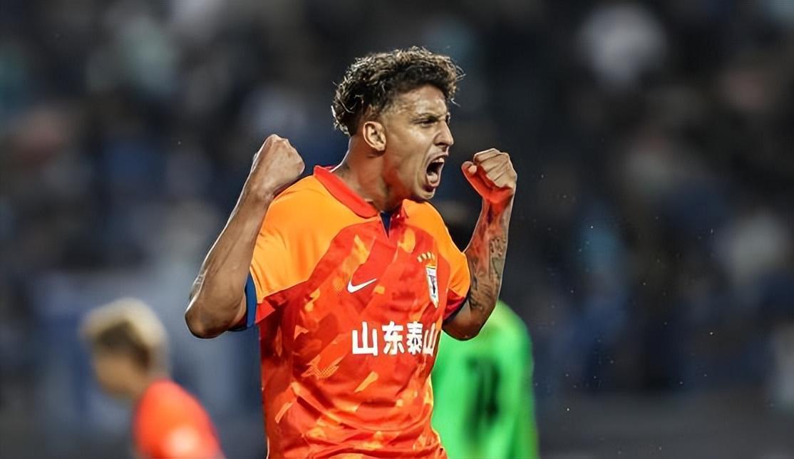 时隔四年！徐新之后上港再次出手从鲁能挖走强援，球迷直言意外