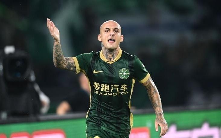 一战独造4球！米特里策助攻双响，领跑