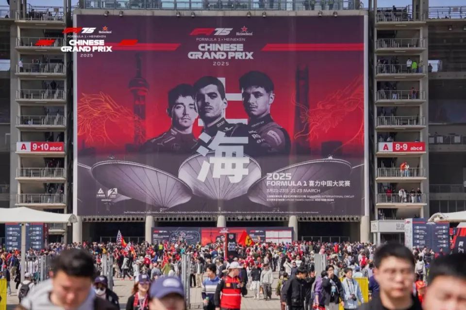 黄牛票炒至8万、F1狂赚30亿美元：“赛车经济”背后的金钱帝国