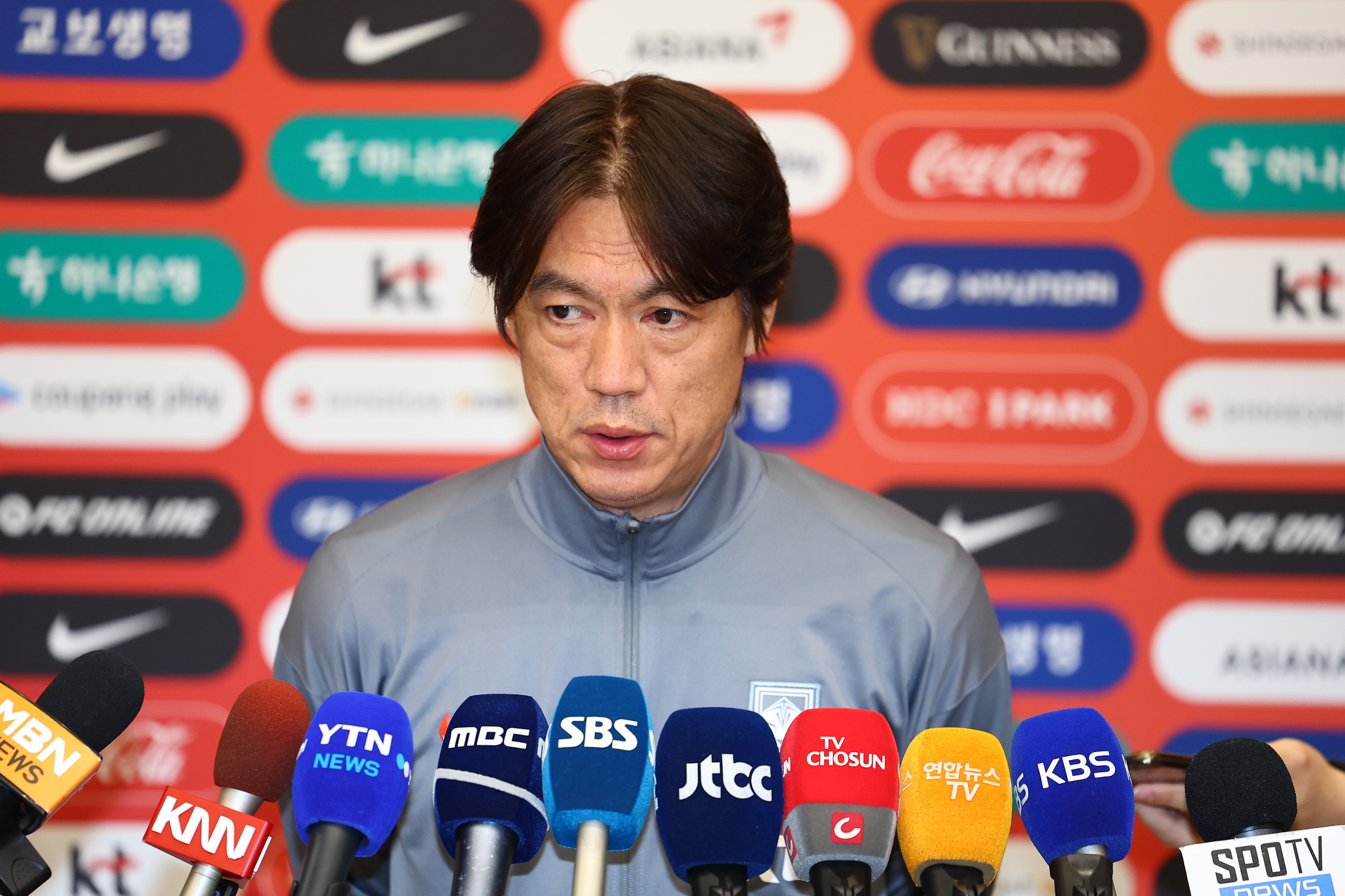 洪明甫：每场比赛都会全力以赴选择多名年轻后卫是为未来做准备