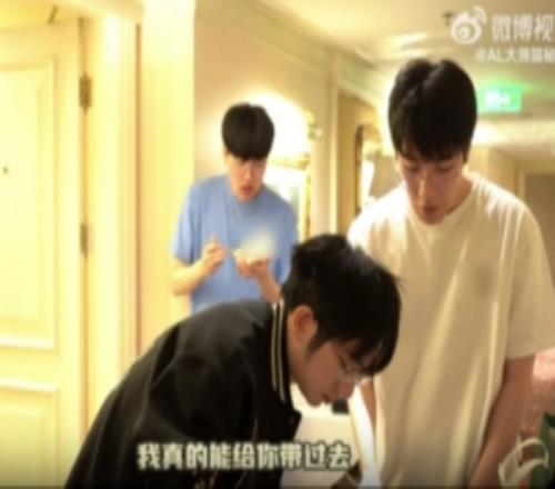 AL发布视频：已经发给巴莉看了小小珍洪一万根狗毛赏之！